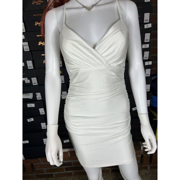 La Femme White Body hugging Party Dress, Size 4, NWT - Picture 2 of 8